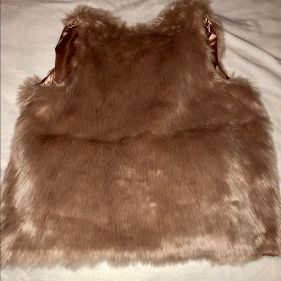 Woman’s plus size mauve fur vest with silk lining - Picture 4 of 5